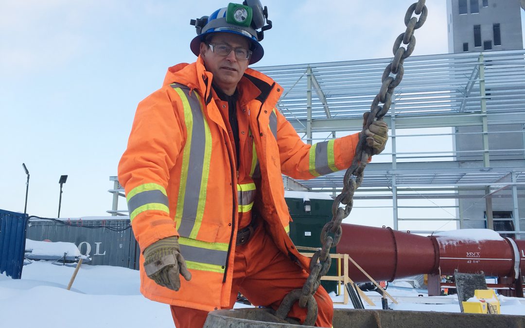 Roy Slack, directeur de Cementation Americas, reçoit le prix de confrérie de l’ICM